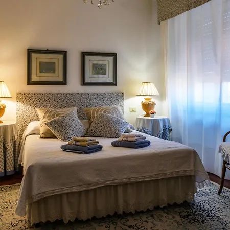 Apartamento Attico In Centro Con Vista Della Torre - Cozy Penthouse Facing To The Tower *