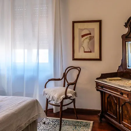 Attico In Centro Con Vista Della Torre - Cozy Penthouse Facing To The Tower Appartamento *