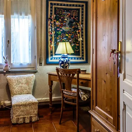 Attico In Centro Con Vista Della Torre - Cozy Penthouse Facing To The Tower Appartamento *