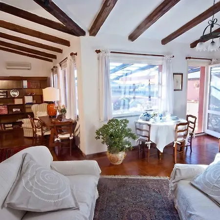 Attico In Centro Con Vista Della Torre - Cozy Penthouse Facing To The Tower