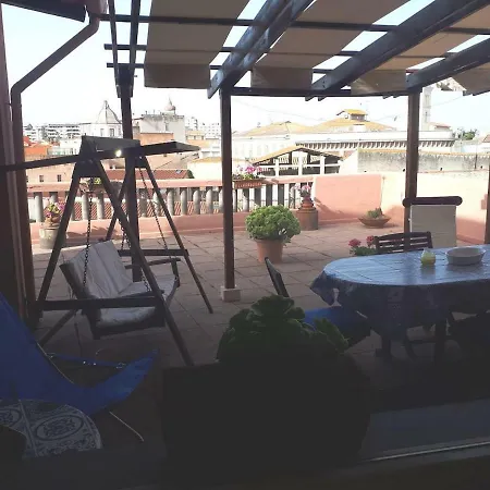 דירה Attico In Centro Con Vista Della Torre - Cozy Penthouse Facing To The Tower אוריסטאנו